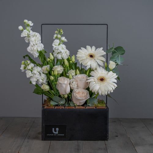 taily - يحتوى البوكية علي خليط من الزهور الطبيعية الجاربيرا وميثولا وجورى مع الشوكلت البلجيكية.