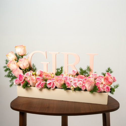 Girl1 - يحتوى البوكية على خليط من الزهور الطبيعية جورى والبيبي جورى