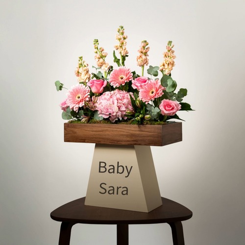 new baby - تحتوى الباقة على خليط من الزهور الطبيعية هايدرنجا وجاربيرا وجورى وميثولا.  متاح تغير الاسم على حسب الرغبة.