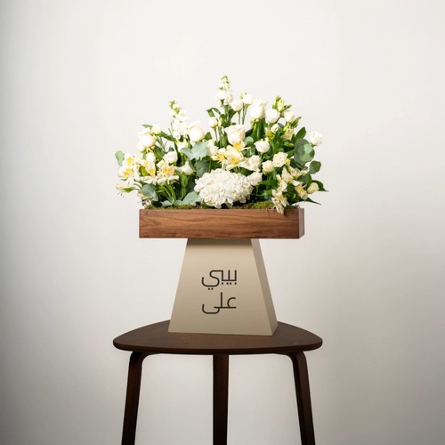 Baby 1 - تحتوى الباقة على خليط من الزهور الطبيعية هايدرينجا وجورى واستوما والستروميريا وميثولا