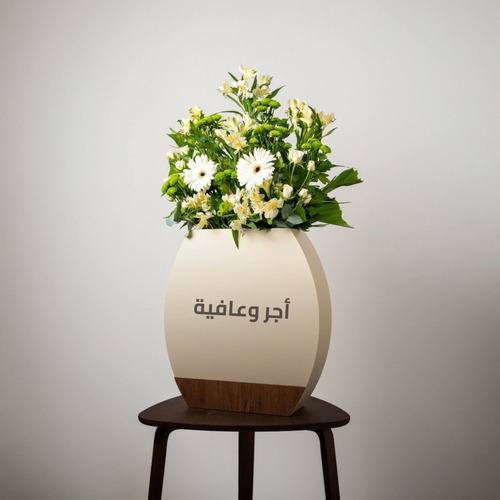 veto - تحتوى الباقة على خليط من الزهور الطبيعيه بيبي جورى وكريزنتمم وجاربيرا. ارتفاع 80 سم عرض 50 سم