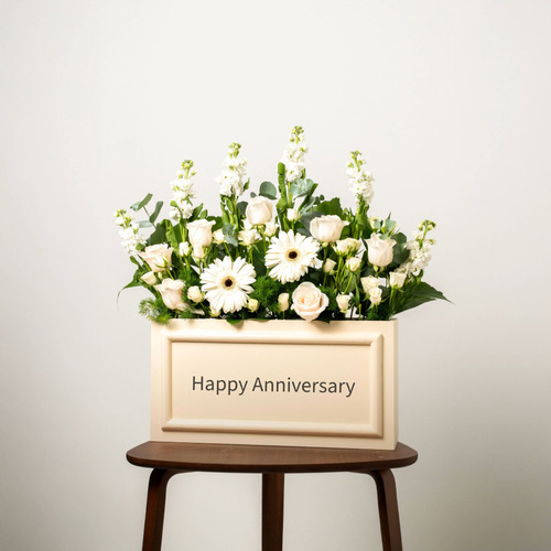 anivera - تحتوى الباقة على زهور الجاربيرا والجورى والبيبي جورى والميثولا.