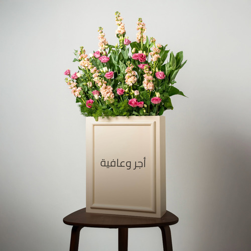 Stoma - تحتوى الباقة على زهور الميتولا والاستوما الطبيعية ارتفاع 85سم العرض 55سم