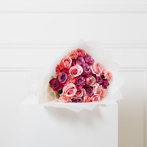 Pink Mist - This hand bouquet contains 25  fresh pink and purple flowers in a white wrapping.   Height: 45 cm  -  Width: 20 cm