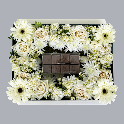 Cannes choco - Cannes Box contains ًwhite flowers and Belgian chocolates.   Width: 40 cm x 30 cm 
 Height: 13 cm