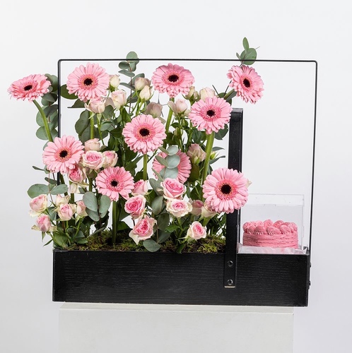 All Pink Stand IV - This All Pink Stand contains with our beautiful Gerbera Flower, baby roses and you customize your own cake. (English only on cake)