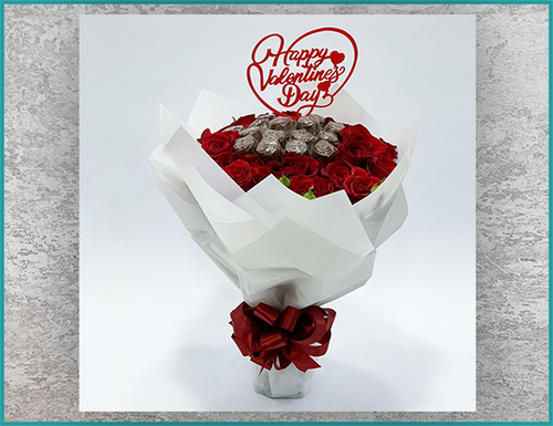 giftspalace - Gp130 - natural rose bouquet with 15 pes chocolate size 30*45 cm