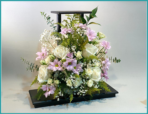 Gp281 - wood box black color fresh flower and chocolate 40*37 cm