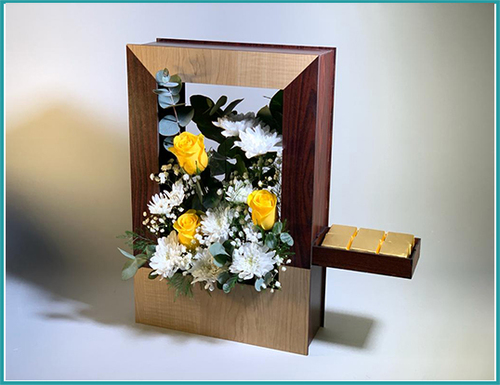 Gp282 - wood box with fresh flowers