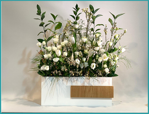 Gp283 - wood box with fresh flowers 20*50 cm