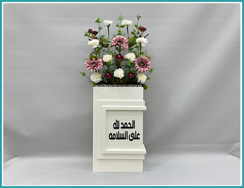 Gp282 - wood STAND with flowers AND CHOCOLATE