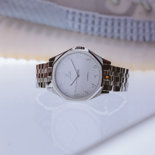 LAVA 2021 Automatic White Dail - Case Size : 40 mm
 STRAP: STAINLESS STEEL .
 Glass: Sapphire Glass.
 MOVEMENT: AUTOMATIC 
 WATER RESISTANCE 5ATM 
 1 YEAR WARRANTY