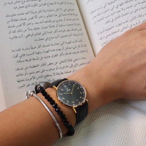 LAVA TIME - LAVA Classic Leather - مقاس الساعه  ٣٣ مم
 نوع الجلد : إيطالي  
 لون الاطار  : ذهبي 
لون المينا  : أسود  
 العقارب : روز قولد 
الزجاج  : مقاوم للخدش 
 المكينة  : مايوتا كوارتز 
مقاومه للماء 
 كفالة سنة