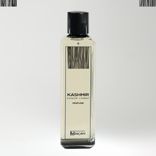 كشمير - KASHMIR (متبقي ٨ قطع) - The bustling land by its nature ... the smell that pumps life and stimulates the five senses, or the the six!Ingredients
Top:Bergamot, pink pepper، almiramiaMiddle:
Vetiver from Haiti and leather
Base:Ambroxan, akigala wood, patchouli leaves, cocoa
200ml