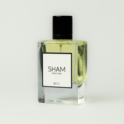 SHAM - شام (50ml) - في حارات الشام.. لا تُدرَك إلا رائحة الورود الدمشقية ولا تُفهَم غير لغةِ الياسمين.المكونات: ورد وباتشولي مندرين ومسك وفانيليا وياسمين 
 50 مل