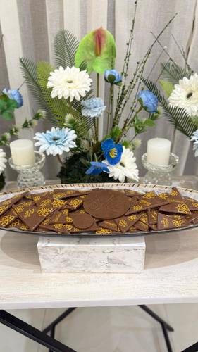 صينية العيد رقم 15 - صينية بيضاويه حلا جوكليت بلجيكي فاخر طباعه مع اللوحه الصينيه فيها 100حبة جوكليت