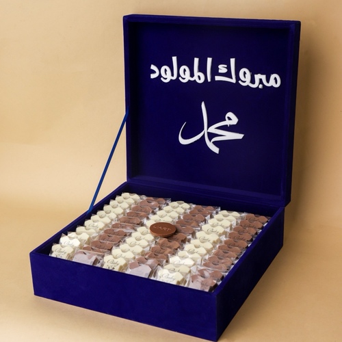 بوكس المواليد - بوكس المخمل الكحلي توزيعات المواليد جوكليت &nbsp;بيج وبني طباعه&nbsp; البوكس فيه 72 حبه&nbsp; بالإمكان طباعه العباره على البوكس &nbsp;بعبارات من اختياركم أو حسب مناسبتكم