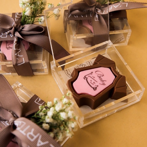 توزيعات اكريليك مواليد - توزيعات اكريليك مواليد جوكليت فاخر بحشواتنا اللذيذه&nbsp; بالإمكان تغير اللون او العبارات بعبارات من اختياركم او حسب مناسبتكم&nbsp; الحبه دينار ونص