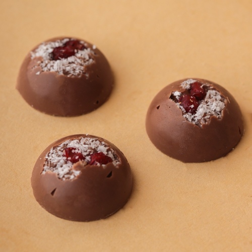 هاف بول بحشوة الرافيلو والرمان  250 جرام 35 حبه