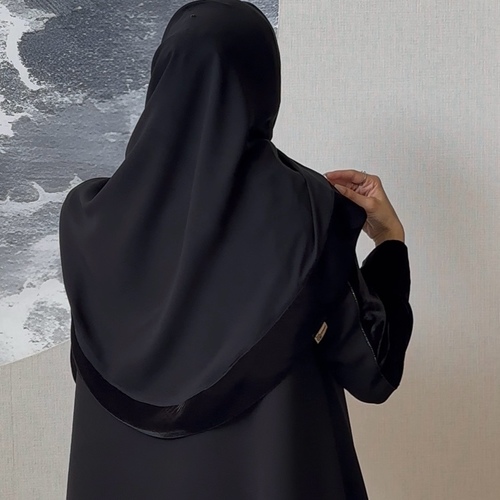 ملفع دائري طرف مخمل