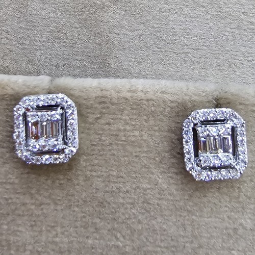 earings lab grown Diamond (2.3)gr (0.35)crt (VVS-FG)