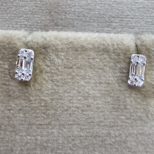 earings lab grown Diamond (1)gr (0.17)crt (VVS-FG)