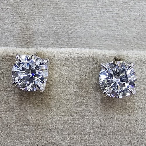 earings lab grown Diamond (4.48)gr (4.04)crt (VVS-FG)