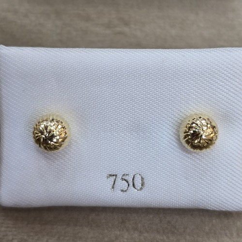 Earing Gold (18k) weight(0.4-0.6)gr for daily use