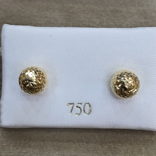 Earing Gold (18k) weight(0.4-0.6)gr for daily use