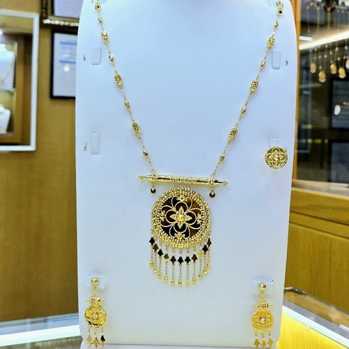 Full set gold (21k) weight (65.3)gr size (65cm)