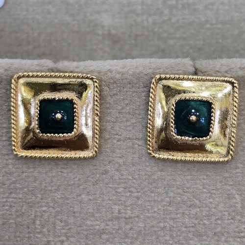 Earings gold meena (21k) weight (2.1)gr