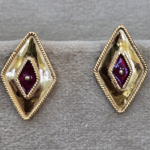 Earings gold meena (21k) weight (2.1)gr