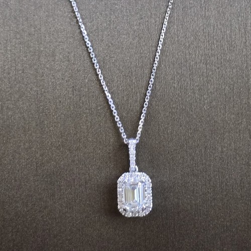 pendant lab grown Diamond (1.84)gr (0.65)crt (VVS-FG)