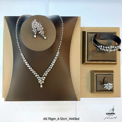 DIVER JEWELLERY (مجوهرات الغواص) - (49.78)gr (4.12)crt VVS/FG L.G.D طقم الماس مخبري و ذهب عيار ١٨