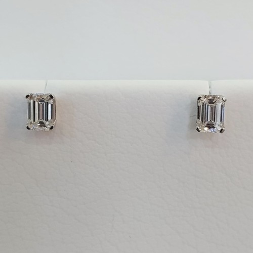 Earings Diamond gold(18k) (1.13)gr (0.51)crt (VVS-FG)L.G.D