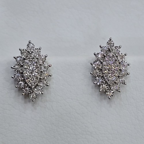 DIVER JEWELLERY (مجوهرات الغواص) - Earings Diamond 18k(4.08)gr (0.37)crt (VVS-FG) L.G.D