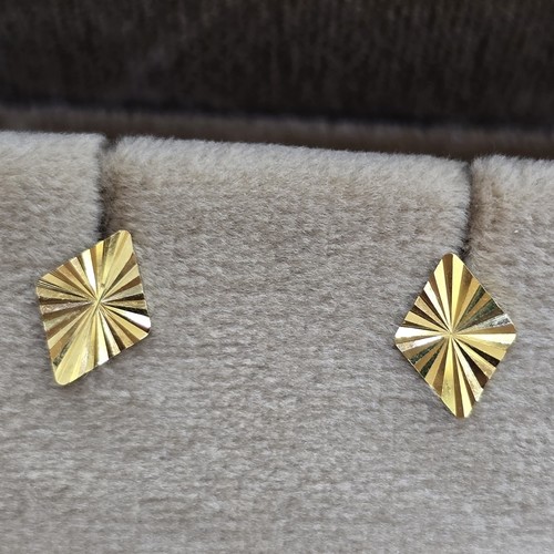 DIVER JEWELLERY (مجوهرات الغواص) - Earing Gold 21k weight(1.15)gr for daily use safety lock