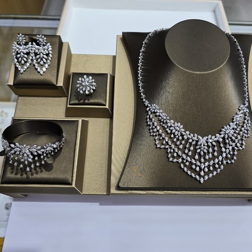 Full set gold (18k)(76.48)gr Diamond (9.65)crt VVS/FG L.G.D