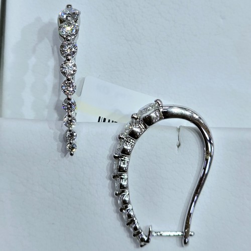 Earings Diamond 18k(6.74)gr (2.05)crt (VVS-FG) L.G.D 18mm