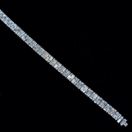 Tennis breclet Diamond (18k) weight (18.39)gr (10.36)crt (VVS-FG) size 19cm L.G.D