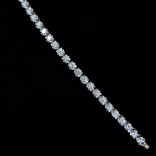 Tennis breclet Diamond (18k) weight (22.32)gr (10.43)crt (VVS-FG) size 19cm L.G.D