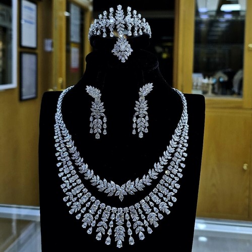 Full set  Diamond (18k) weight (112.77)gr (87.76)crt (VVS-FG) L.G.D