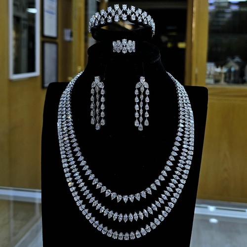 Full set  Diamond (18k) weight (132.51)gr (73.4)crt (VVS-FG) L.G.D