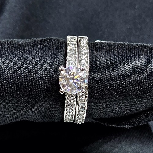 Twins Diamond (18k) weight (6.28)gr (1.3)crt (VVS-FG)L.G.D