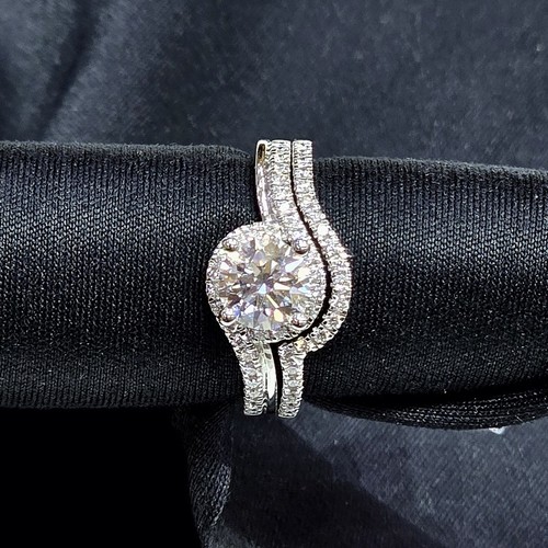 Twins Diamond (18k) weight (5.04)gr (1.41)crt (VVS-FG)L.G.D
