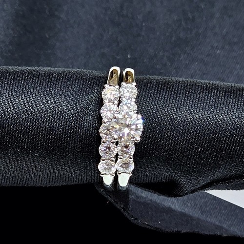 Twins Diamond (18k) weight (5.74)gr (1.44)crt (VVS-FG)L.G.D