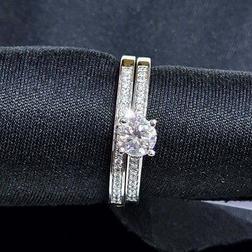 Twins Diamond (18k) weight (4.48)gr (0.65)crt (VVS-FG)L.G.D