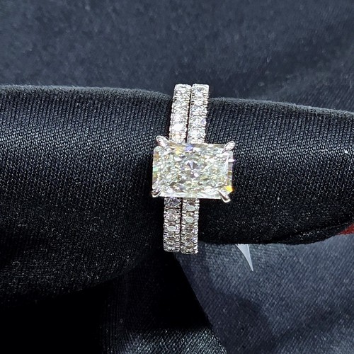 Twins Diamond (18k) weight (6.71)gr (3.04)crt (VVS-FG)L.G.D