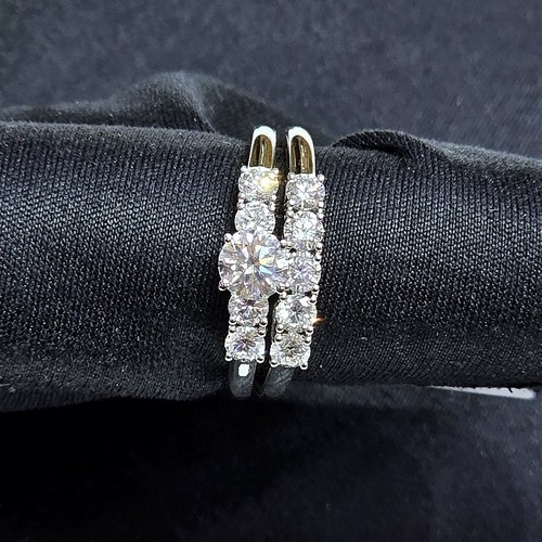 Twins Diamond (18k) weight (6.31)gr (1.41)crt (VVS-FG)L.G.D