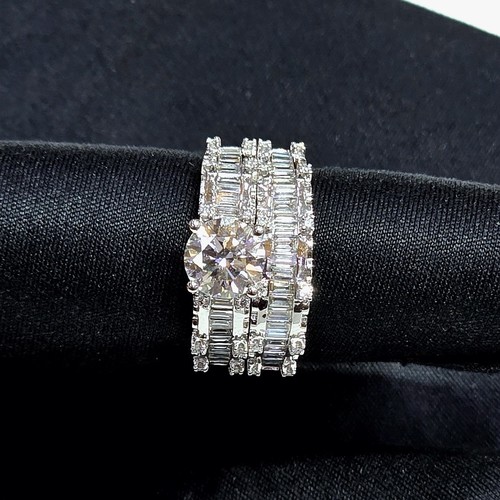 Twins Diamond (18k) weight (9.58)gr (2.74)crt (VVS-FG)L.G.D